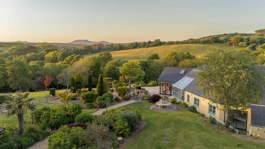 Property photo 1 of 82