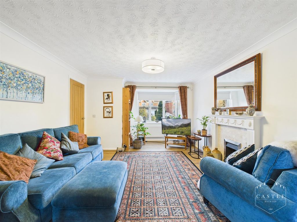 Property photo 3 of 20 Lounge