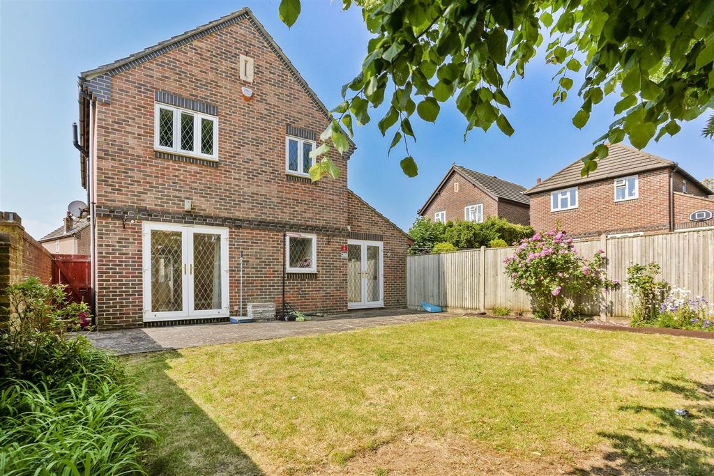 Property photo 2 of 26 1060478888 3.Jpg