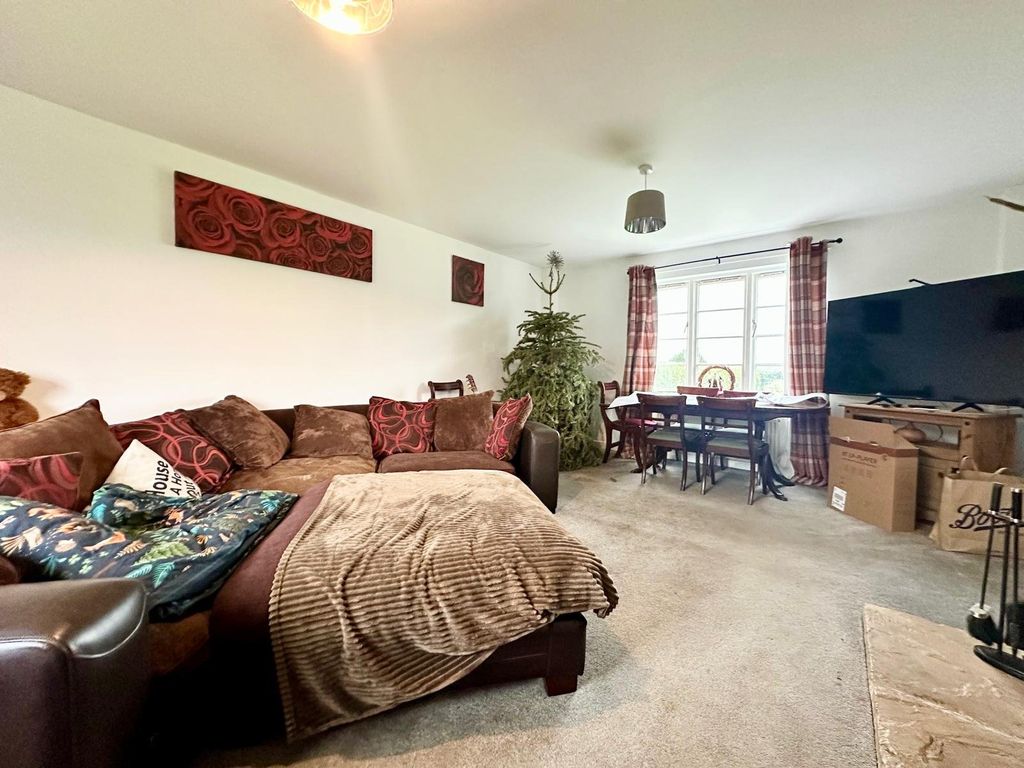 Property photo 3 of 11 Living Room