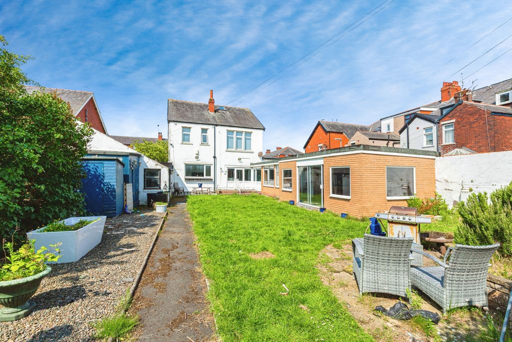 Property photo 2 of 17 Photo