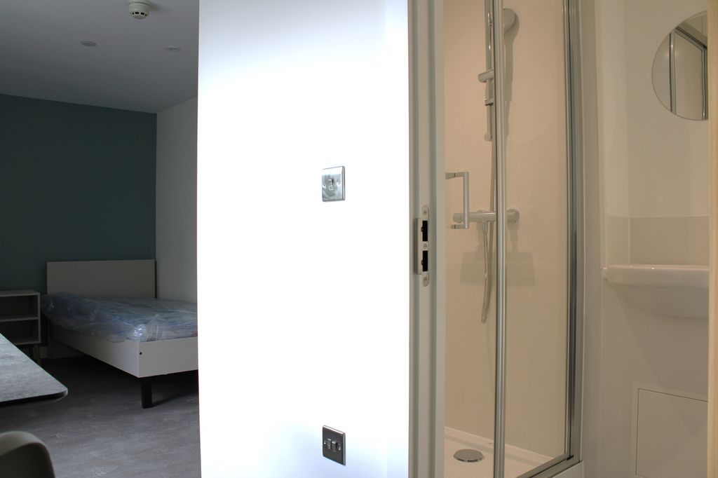 Property photo 1 of 4 A Spacious And Well-Lit Large Double Bedroom Featu...