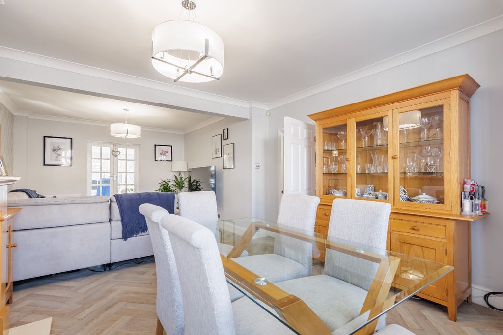 Property photo 3 of 30 4911374