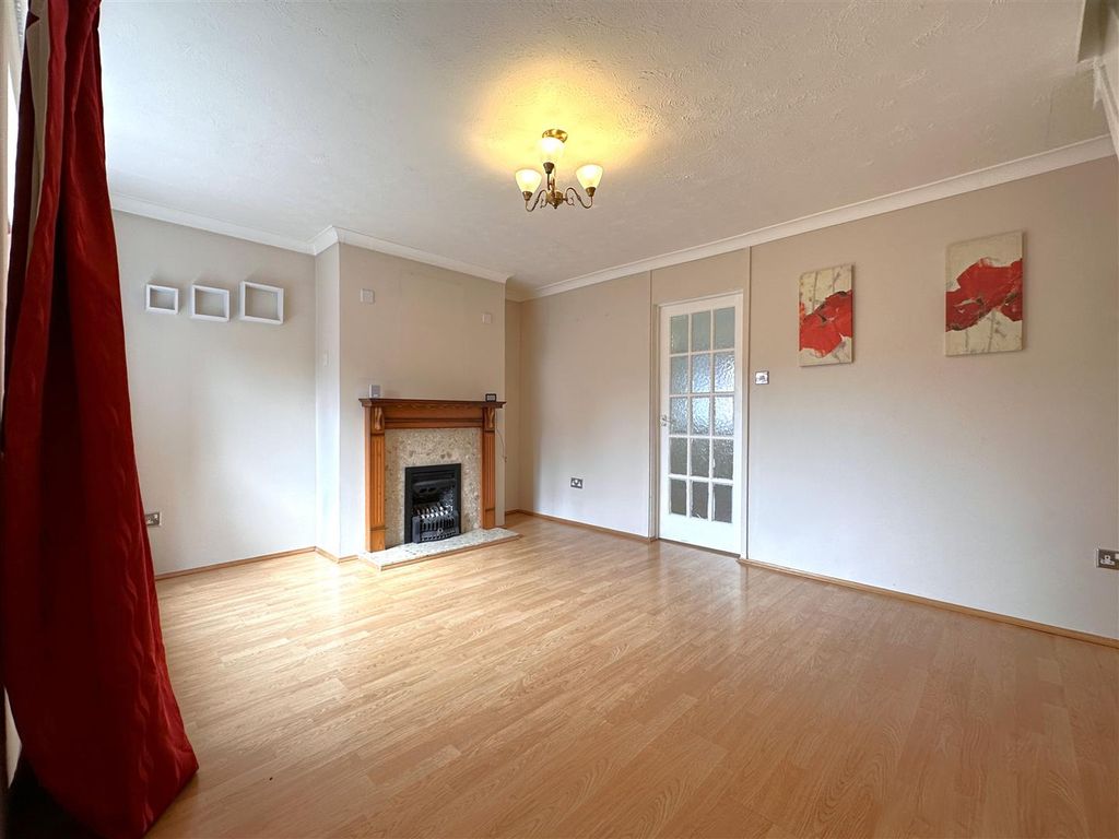 Property photo 2 of 14 Living Room 813