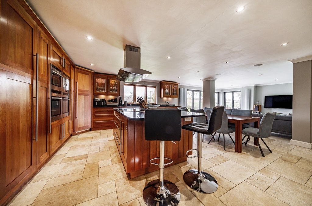 Property photo 2 of 13 955689 (12).Jpg