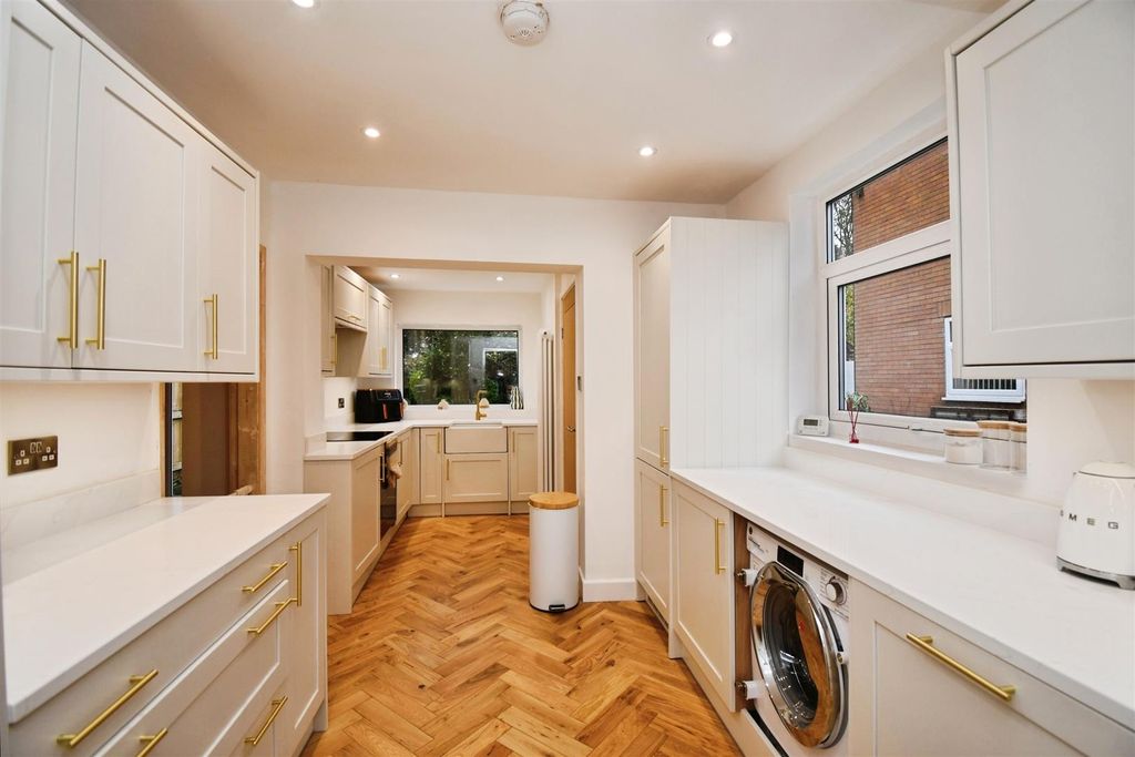 Property photo 2 of 15 ee7Bd6Af-U 20 2852 29.Jpg