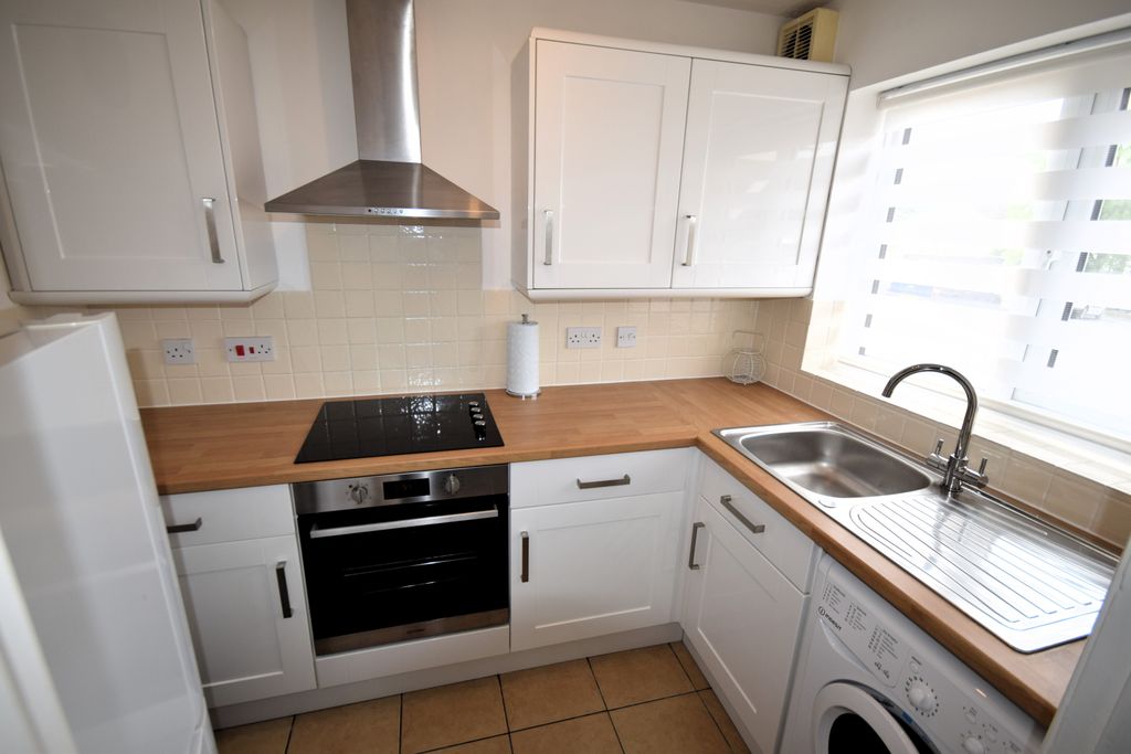 Property photo 2 of 9 Kitchen