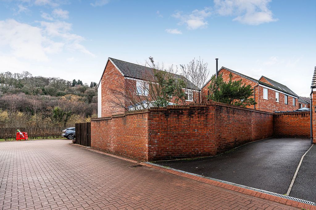 Property photo 3 of 37