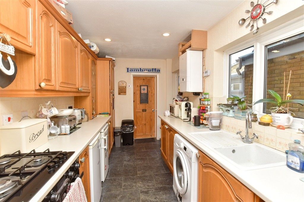 Property photo 3 of 8 Kitchen