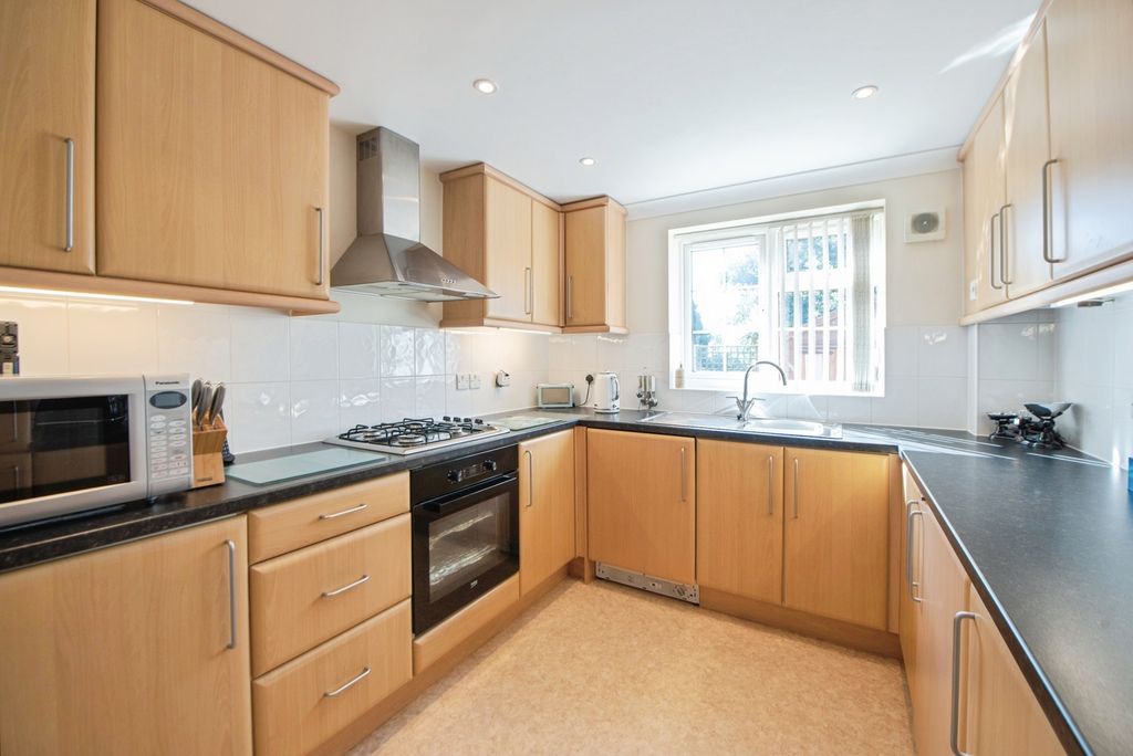 Property photo 3 of 17 Photo