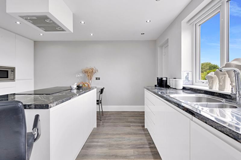 Property photo 3 of 60 Kitchen