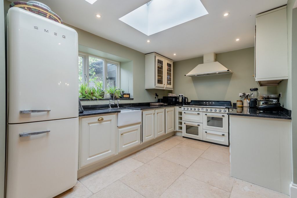 Property photo 2 of 21