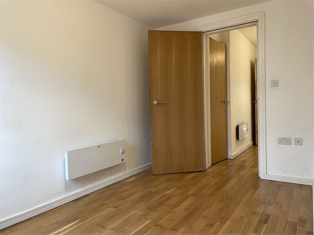 Property photo 3 of 8 Picture No. 24