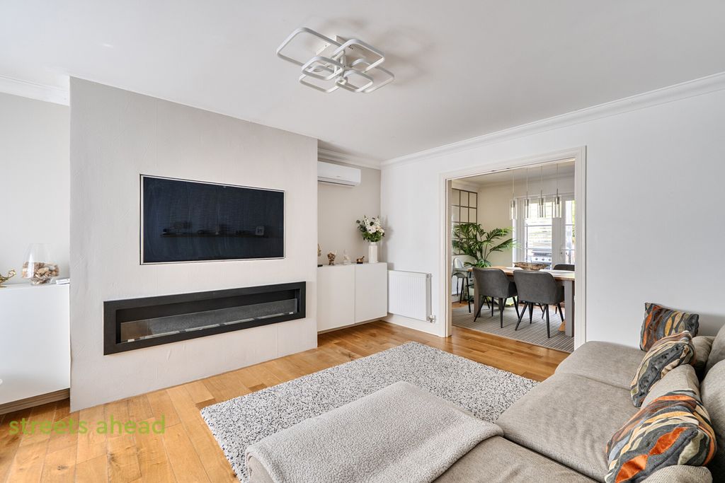 Property photo 2 of 21 0Fd4Cec5-8dc8-454...