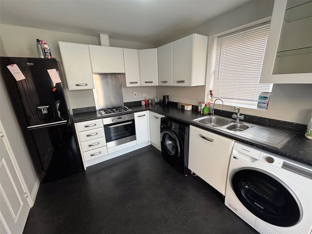 Property photo 2 of 12 Picture No. 23