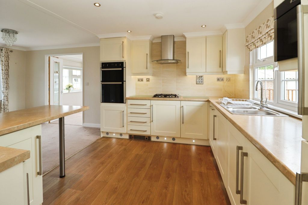 Property photo 2 of 24
