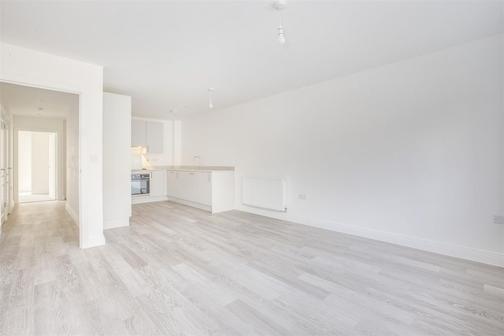 Property photo 3 of 8 Flat 4 Altus, 132 Ôçô 134 New Road, Hp12 4La-6.Jpg