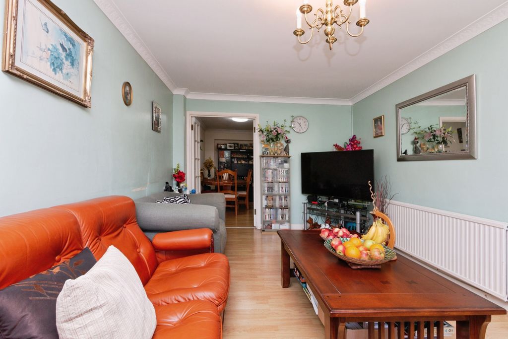 Property photo 3 of 25