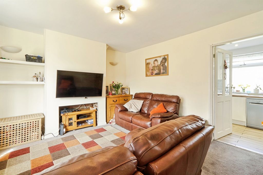 Property photo 2 of 17