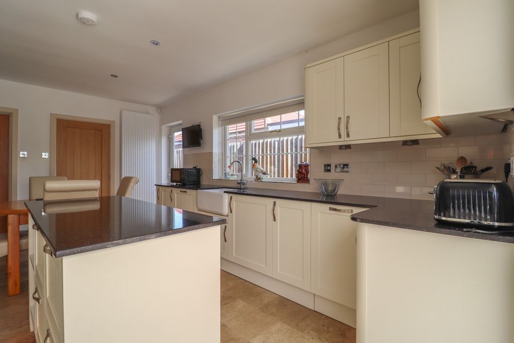 Property photo 2 of 24 4301173