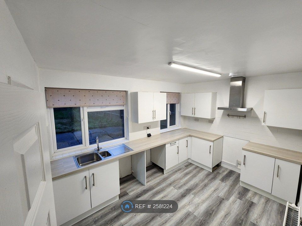 Property photo 1 of 15 Kitchen