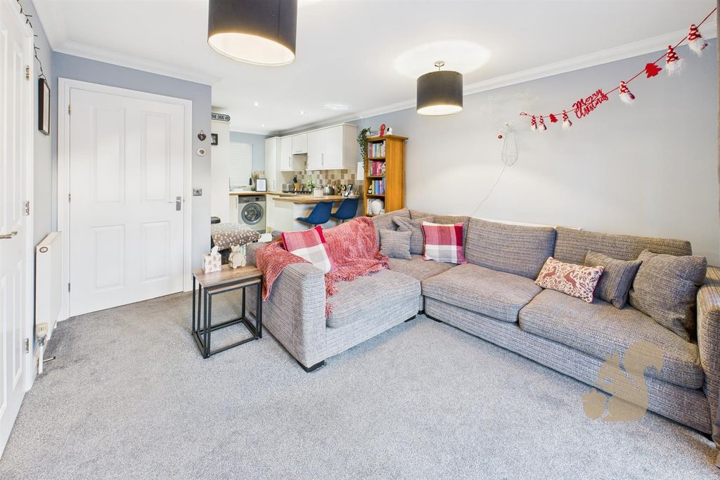 Property photo 3 of 12 Lounge