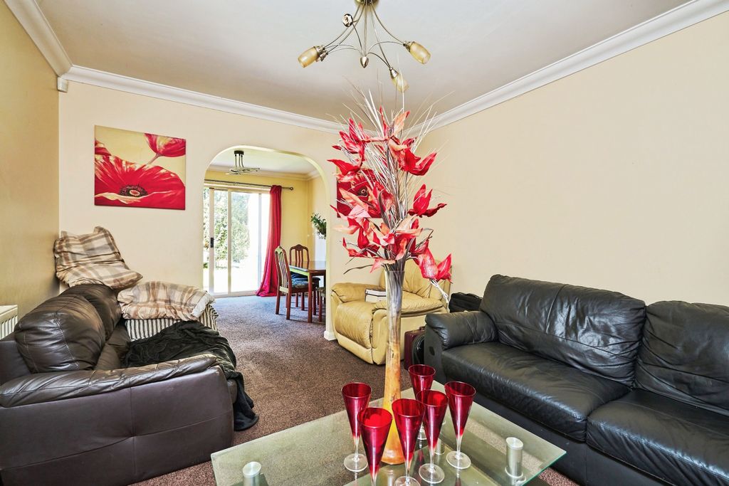 Property photo 2 of 19