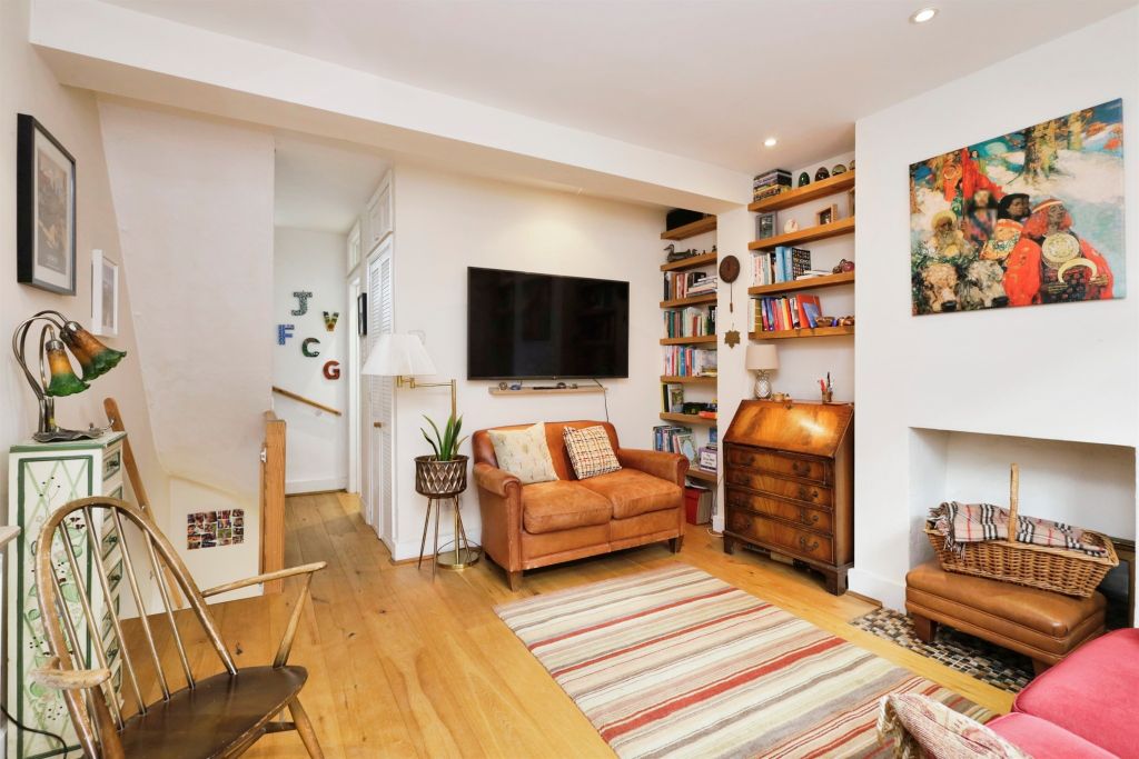 Property photo 2 of 17