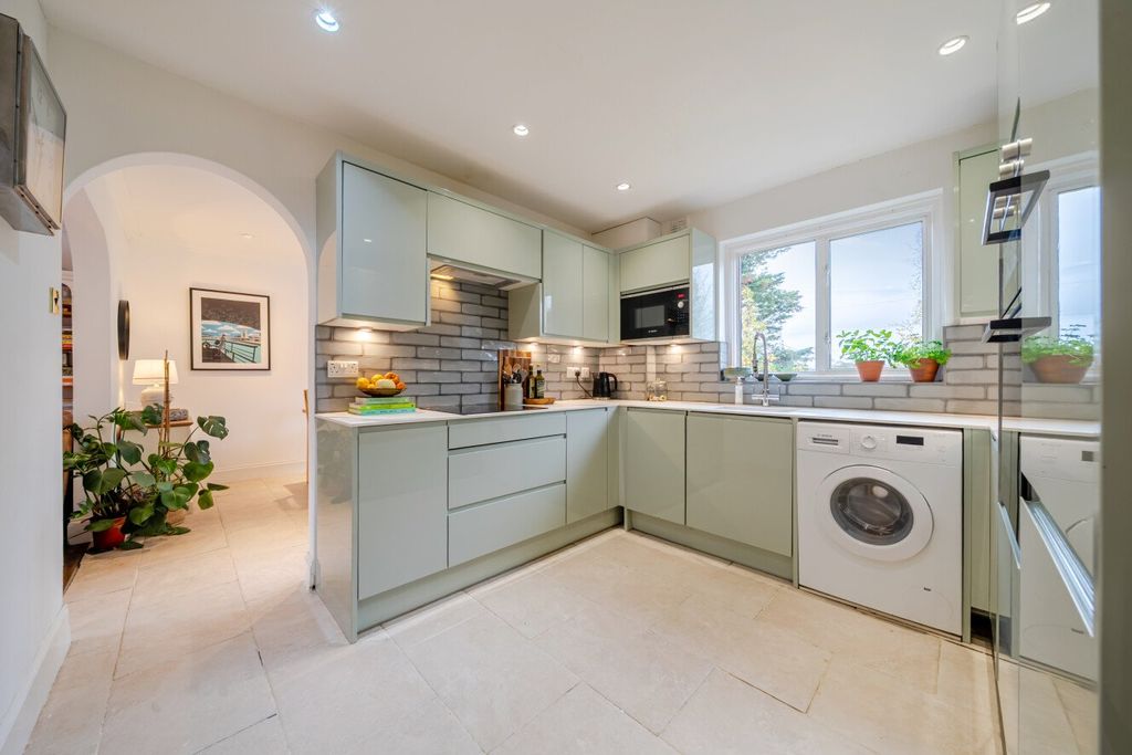 Property photo 3 of 19 Picture No. 10