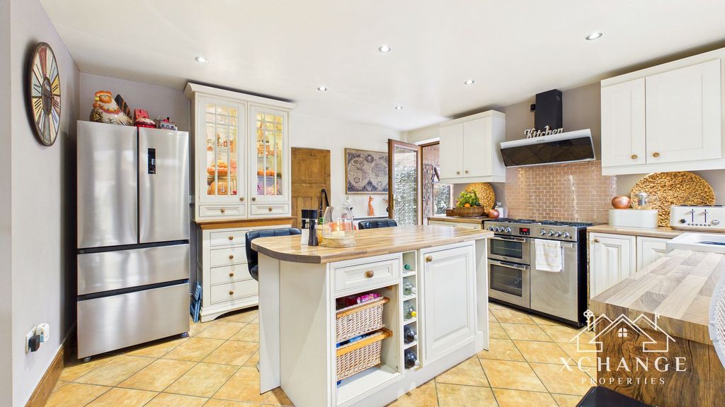 Property photo 3 of 45
