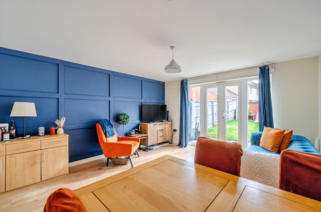 Property photo 2 of 18 1363551-18-690389...