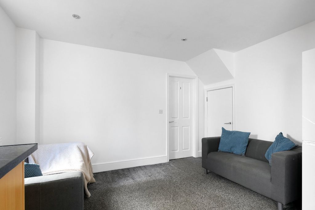 Property photo 2 of 6 Picture No. 27