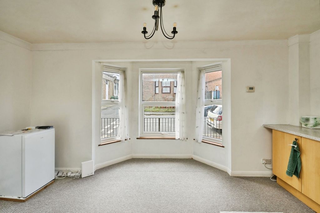 Property photo 3 of 10 Photo
