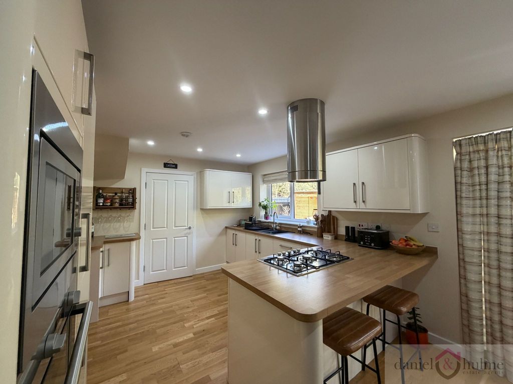 Property photo 2 of 30 75d0B181-2B83-48F1-9329-06c06248772d