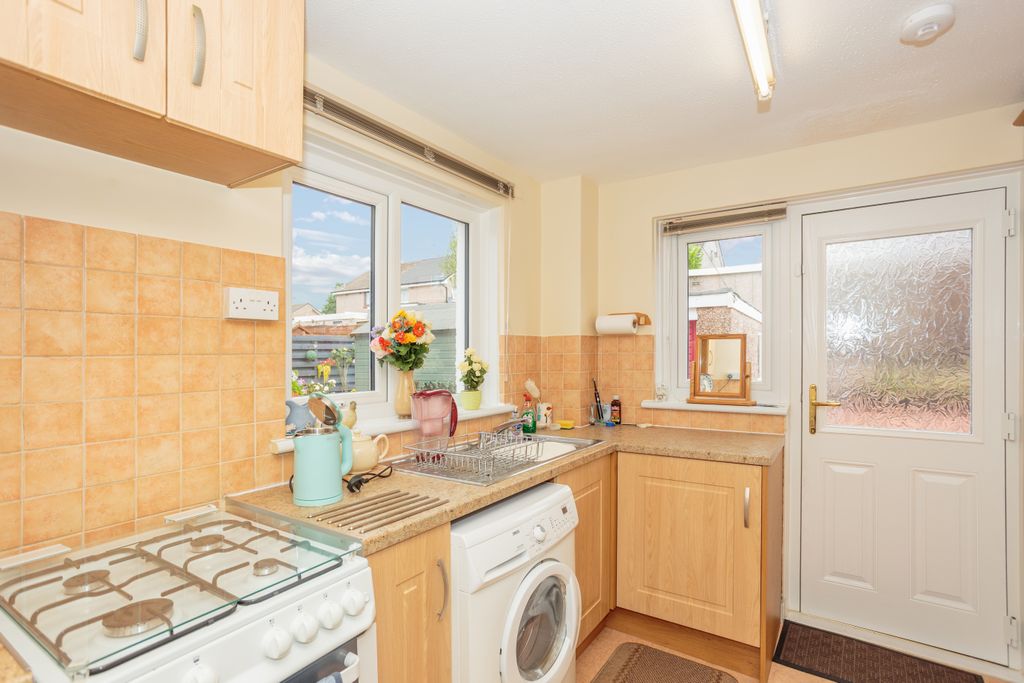 Property photo 3 of 31 Kitchen