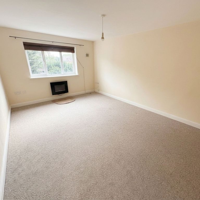Property photo 3 of 7 Living Room