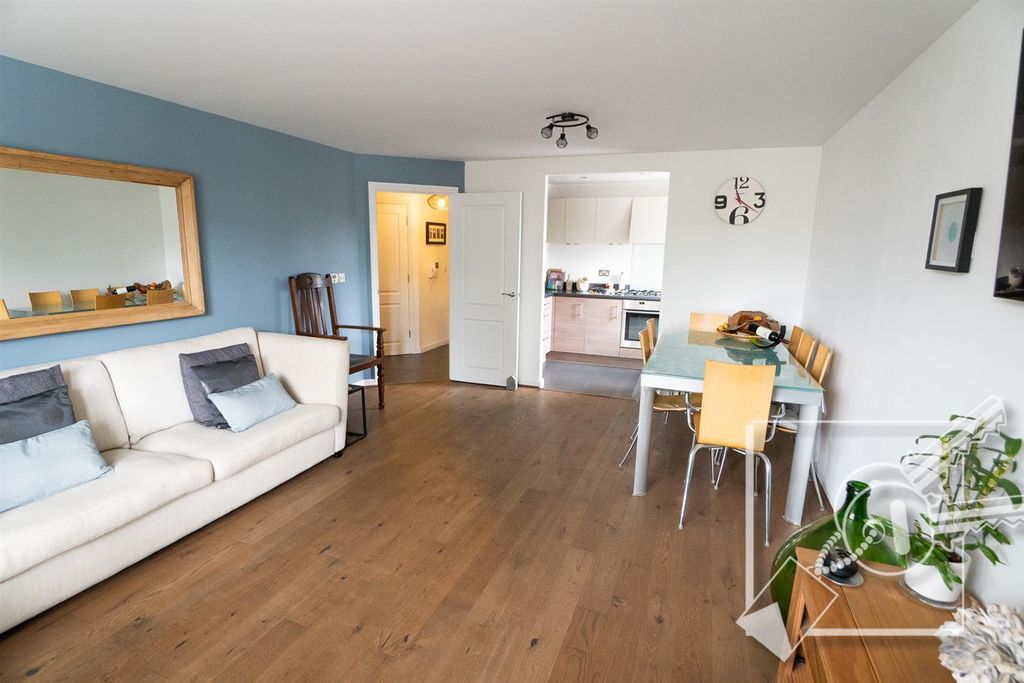 Property photo 3 of 23 Lounge/Diner