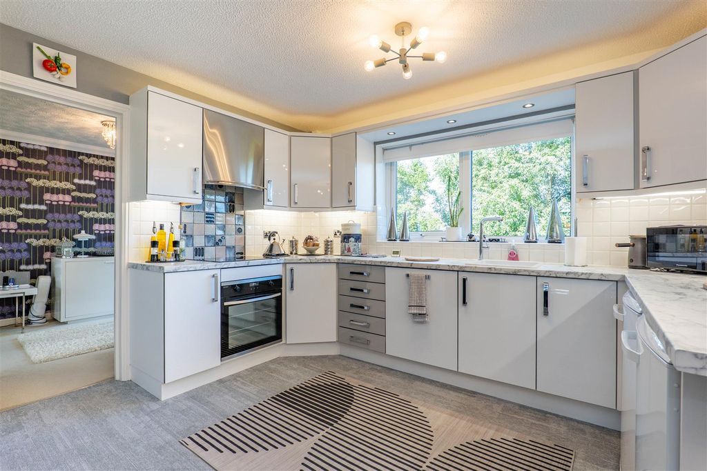 Property photo 3 of 34 Kitchen/Diner