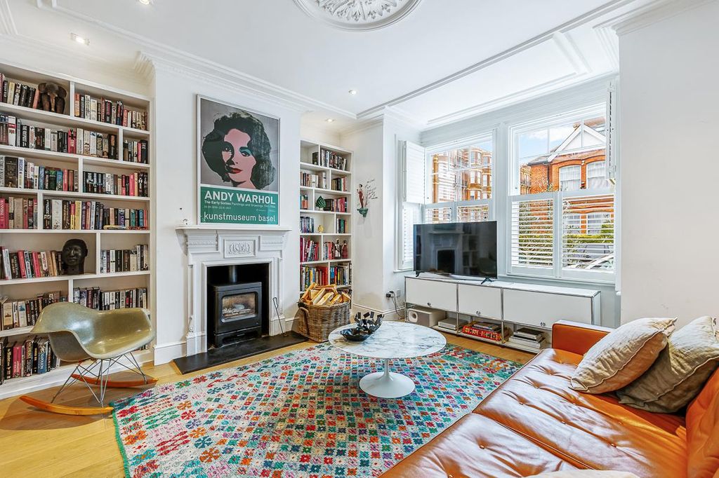 Property photo 3 of 17 32 Compton Crescent-3.Jpg