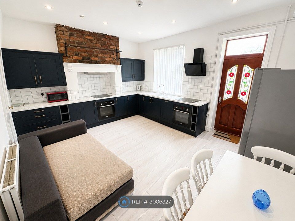 Property photo 2 of 6 Communal Kitchen