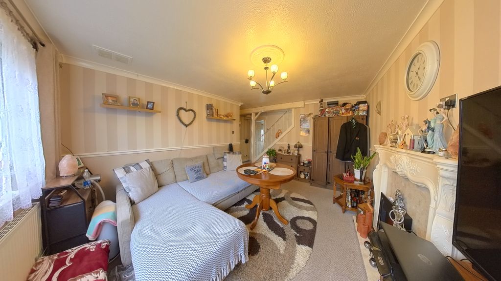 Property photo 3 of 27