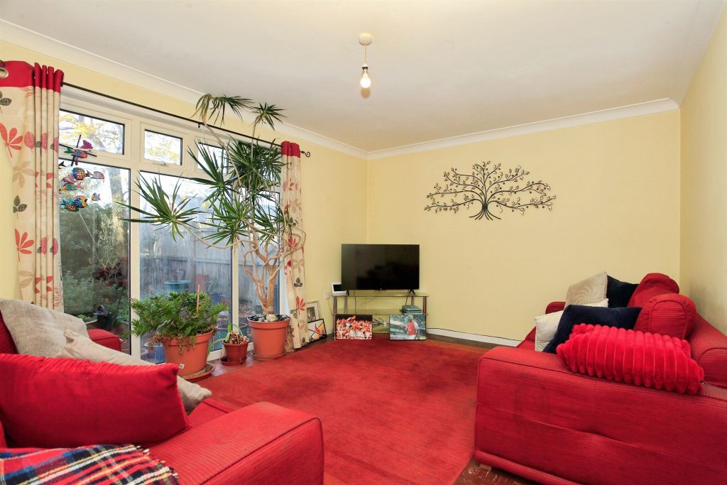 Property photo 3 of 17 Lounge