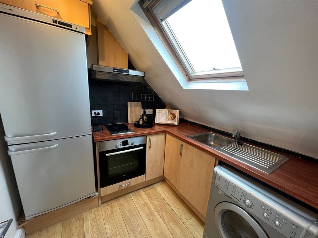 Property photo 3 of 6 Picture No. 12