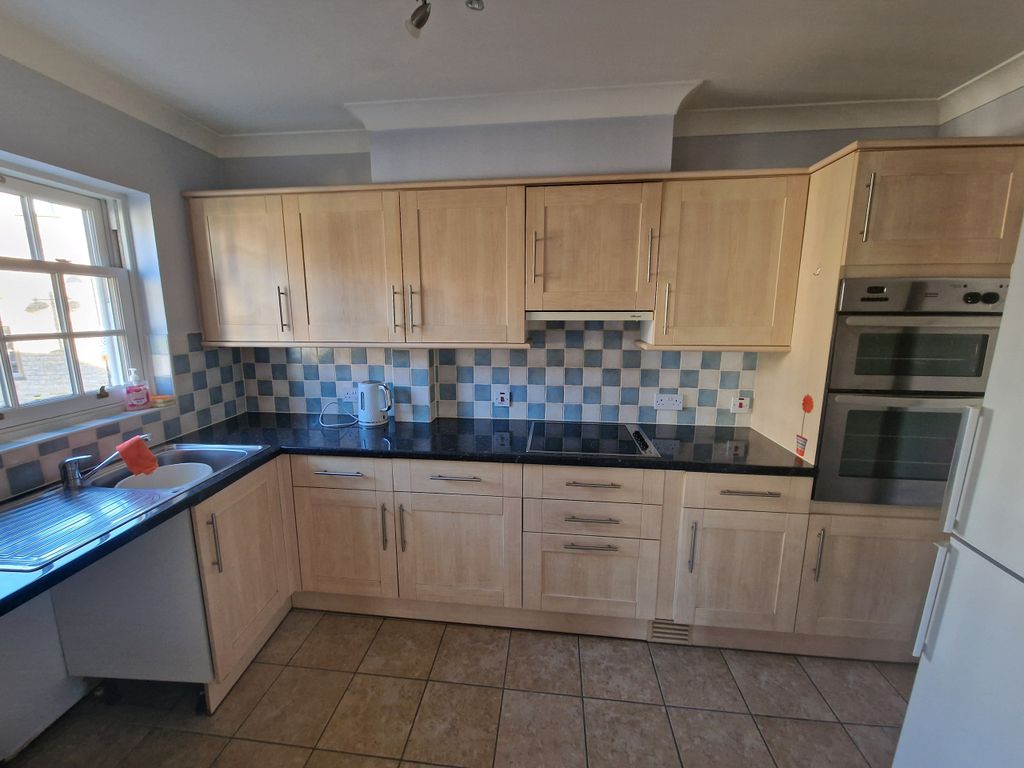 Property photo 2 of 9 Kitchen