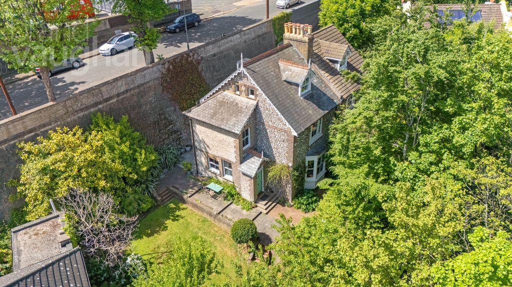 Property photo 1 of 45 Picture No. 21
