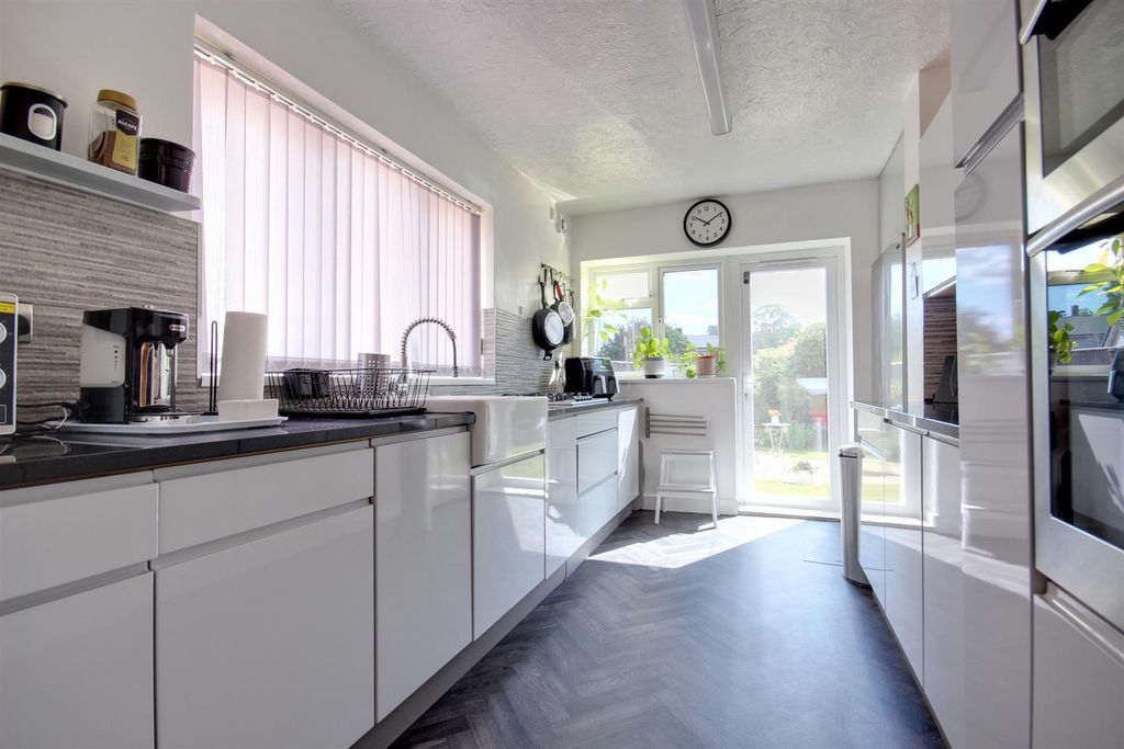 Property photo 3 of 16 15 Grange Drive (13).Jpg