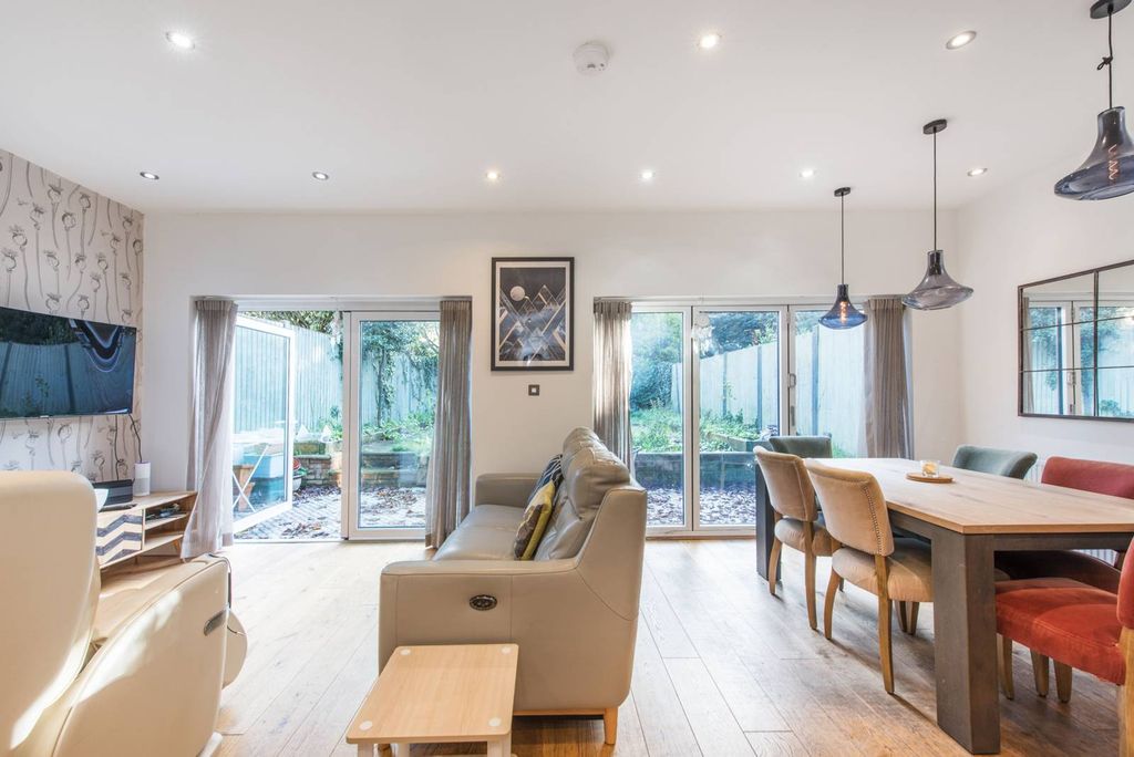 Property photo 2 of 8