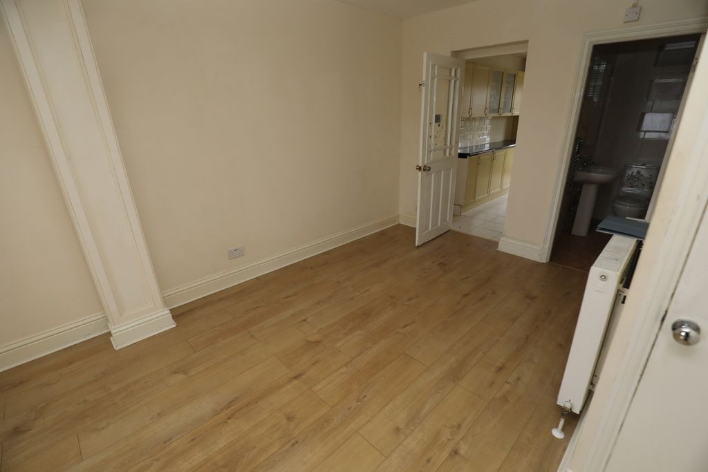 Property photo 3 of 10 8E0A9436