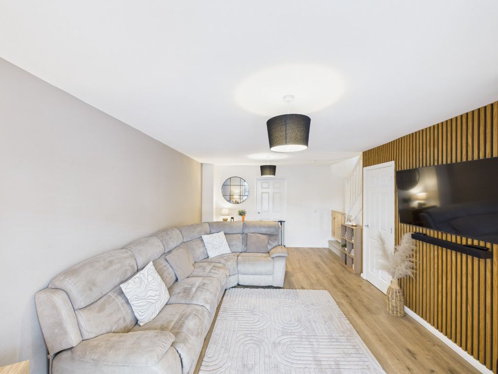 Property photo 2 of 18 4475405