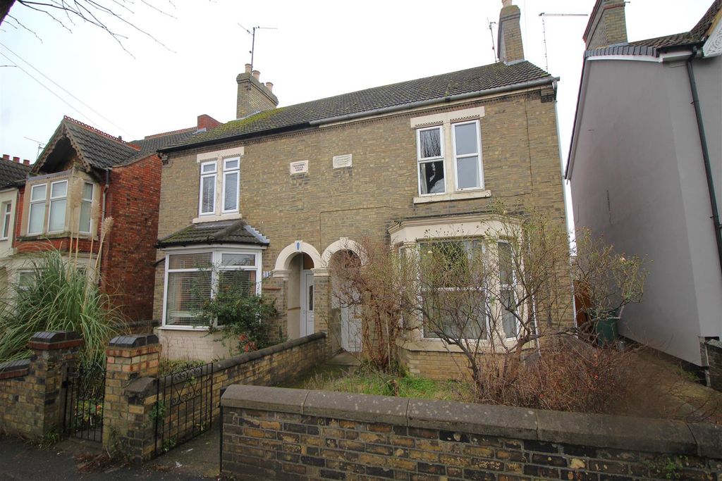 Property photo 1 of 11 Front.Jpg